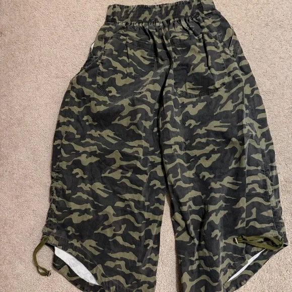Women's Camouflage Flare Pants - Picture 1 of 4